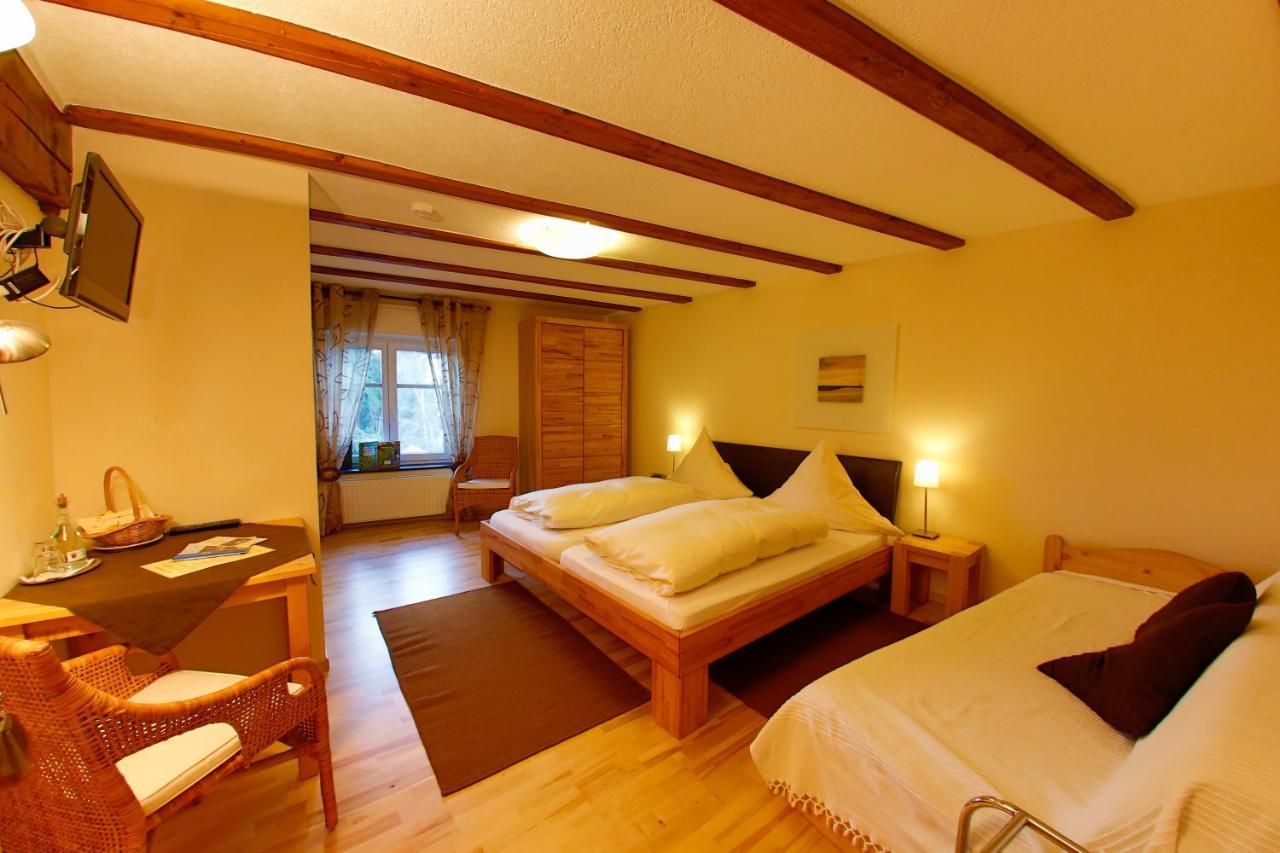 Gasthof Zum Goldenen Kreuz Wilhelmsdorf  ภายนอก รูปภาพ