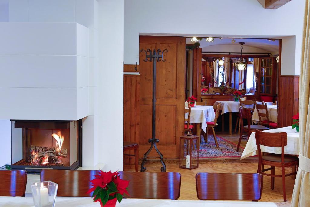 Gasthof Zum Goldenen Kreuz Wilhelmsdorf  ภายนอก รูปภาพ