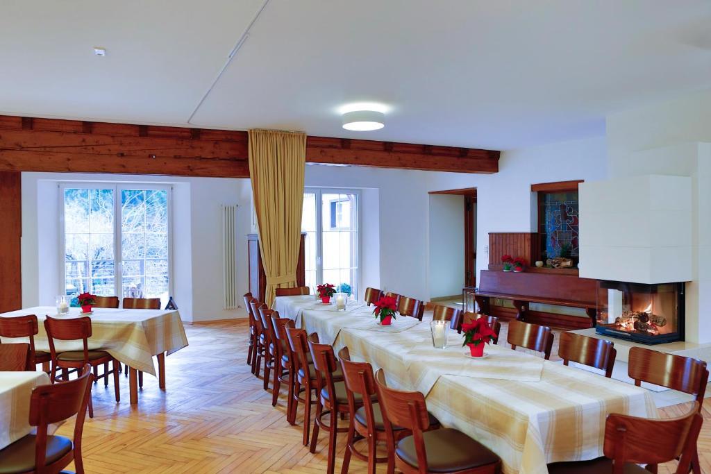 Gasthof Zum Goldenen Kreuz Wilhelmsdorf  ภายนอก รูปภาพ
