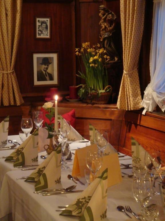 Gasthof Zum Goldenen Kreuz Wilhelmsdorf  ภายนอก รูปภาพ